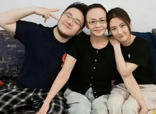 娱乐八卦爆料姐妹吃瓜事件,揭秘幕后真相 第2张 娱乐八卦爆料姐妹吃瓜事件,揭秘幕后真相 第2张